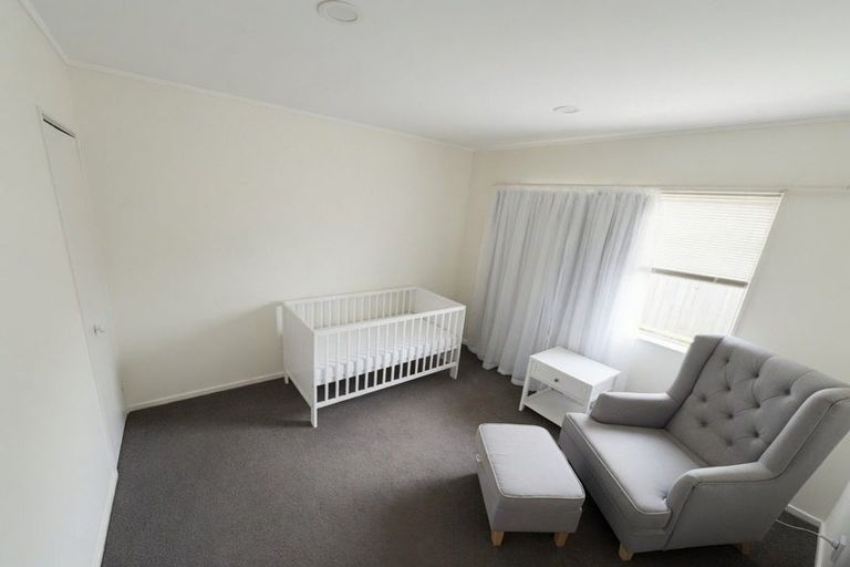 Photo of property in 23 Chalmers Close, Orewa, 0931