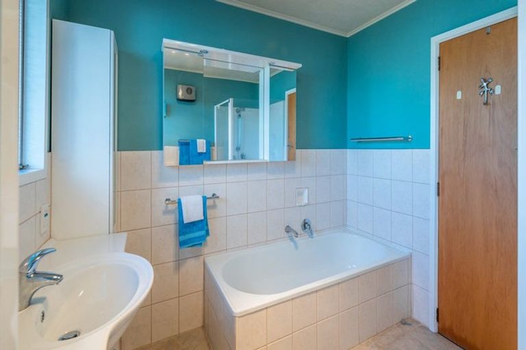 Photo of property in 2/16 Oldham Crescent, Halswell, Christchurch, 8025