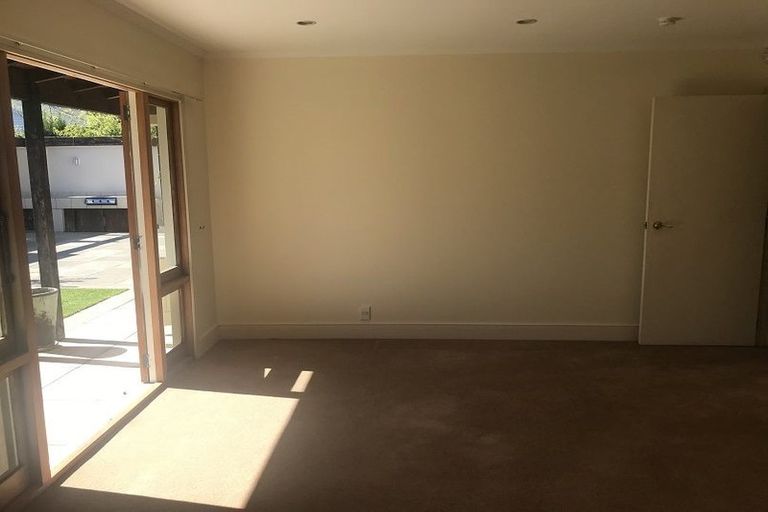 Photo of property in 2/11 Memorial Avenue, Ilam, Christchurch, 8053