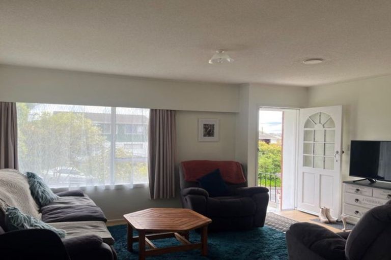 Photo of property in 1/3 Forsythe Place, Massey, Auckland, 0614