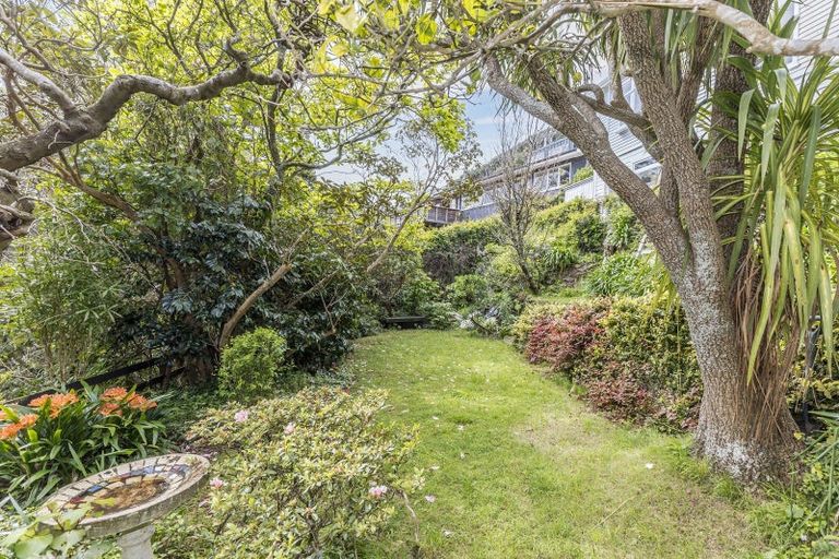 Photo of property in 28 Beacon Hill Road, Strathmore Park, Wellington, 6022