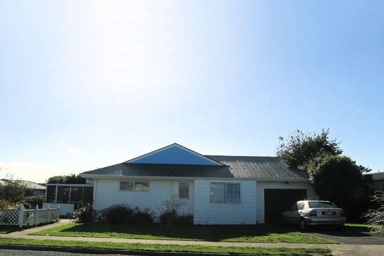 Photo of property in 5 Ross Grove, Paraparaumu, 5032