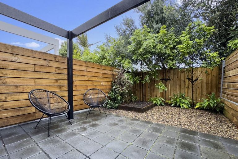 Photo of property in 12 Whakahui Lane, Mangere Bridge, Auckland, 2022