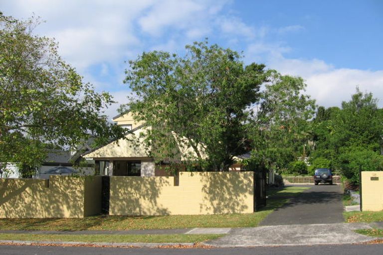 Photo of property in 18 King Richard Place, Browns Bay, Auckland, 0630