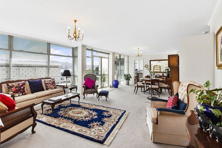 Photo of property in Dorchester Apartments, 144 Oriental Parade, Oriental Bay, Wellington, 6011
