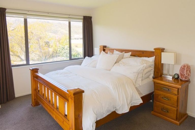 Photo of property in 21 De Bettencor Place, Mount Pisa, Cromwell, 9383