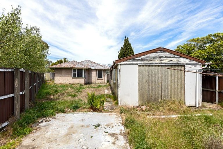Photo of property in 15 Vancouver Crescent, Wainoni, Christchurch, 8061