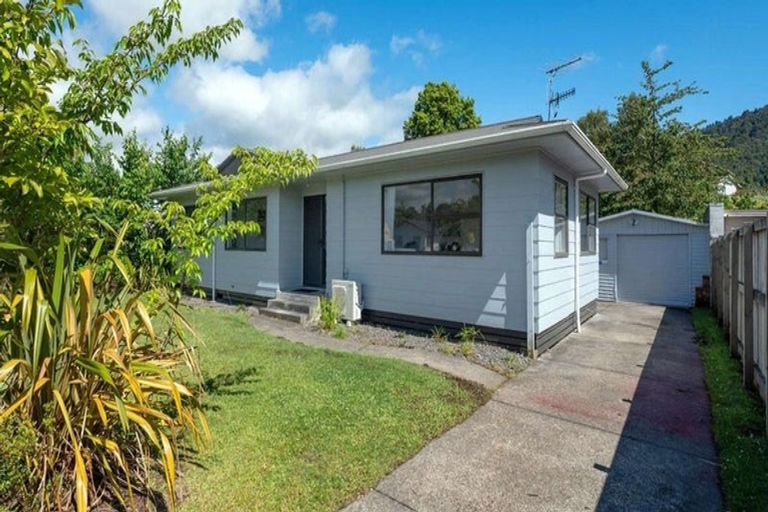 Photo of property in 72 Blomfield Street, Pukehangi, Rotorua, 3015