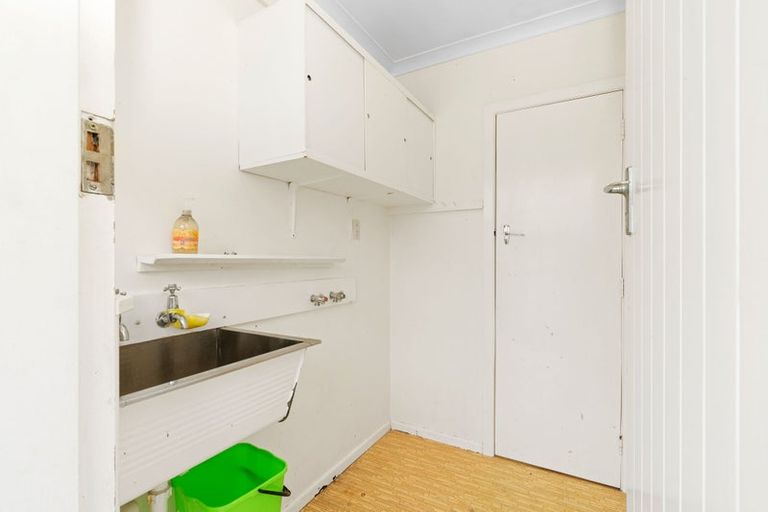 Photo of property in 34 Queenwood Road, Levin, 5510