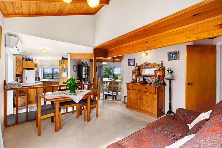 Photo of property in 28 Maori Hut Road, Red Beach, 0932