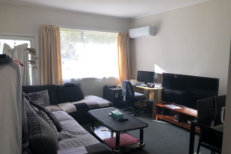 Photo of property in 4/2 Godley Road, Green Bay, Auckland, 0604