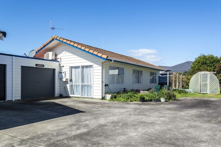 Photo of property in 2/353 Saint Aubyn, Moturoa, New Plymouth, 4310