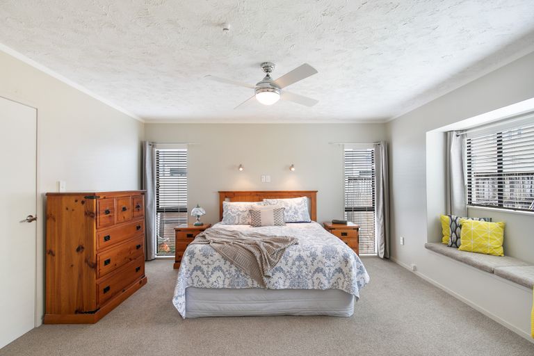 Photo of property in 1/47 Knights Road, Rothesay Bay, Auckland, 0630