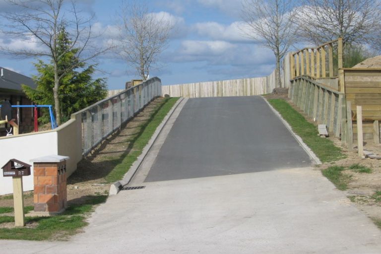 Photo of property in 27 Heaphy Place, Pukehangi, Rotorua, 3015