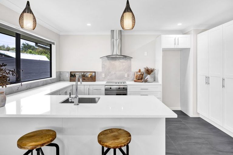 Photo of property in 1 Douglas Street, Hawera, 4610