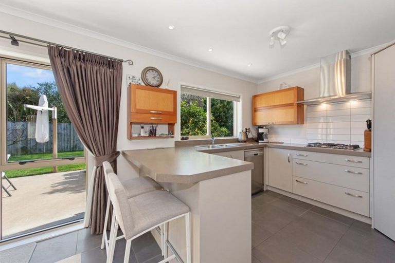 Photo of property in 27 Whitney Place, Rototuna North, Hamilton, 3210