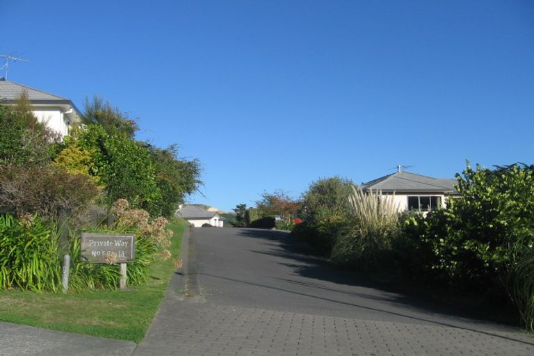Photo of property in 16 Joseph Banks Drive, Whitby, Porirua, 5024