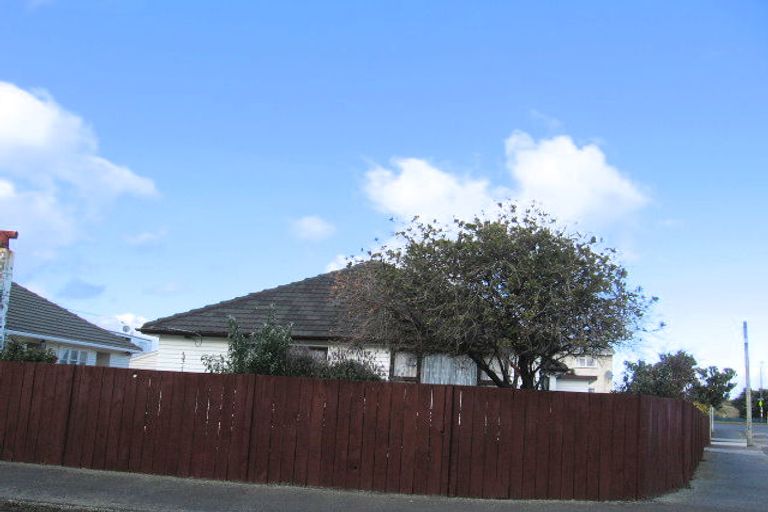 Photo of property in 3 East Street, Petone, Lower Hutt, 5012