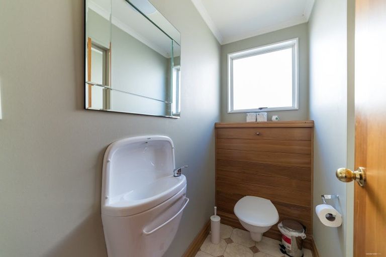 Photo of property in 141 Wynyard Crescent, Fernhill, Queenstown, 9300