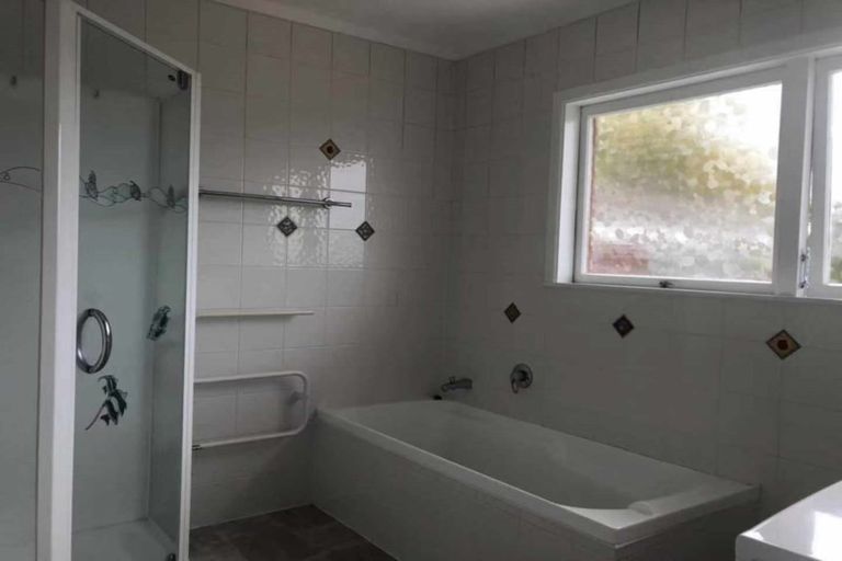 Photo of property in 25 Sorrel Crescent, Bucklands Beach, Auckland, 2012