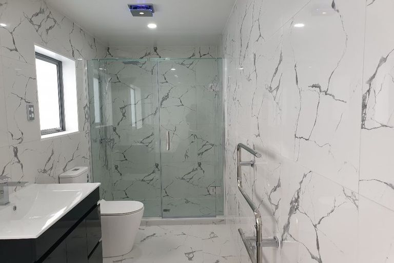 Photo of property in 87d Sturges Road, Henderson, Auckland, 0612