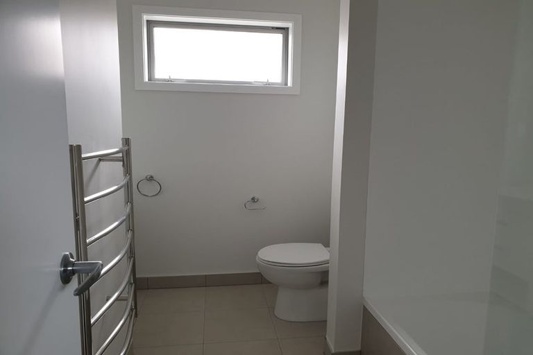 Photo of property in 27a Ranui Terrace, Tawa, Wellington, 5028