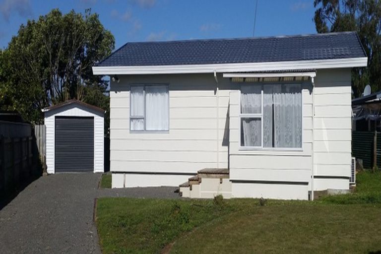 Photo of property in 28 Bear Street, Waverley, 4510