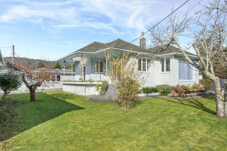 Photo of property in 21 Rawhiti Street, Stokes Valley, Lower Hutt, 5019