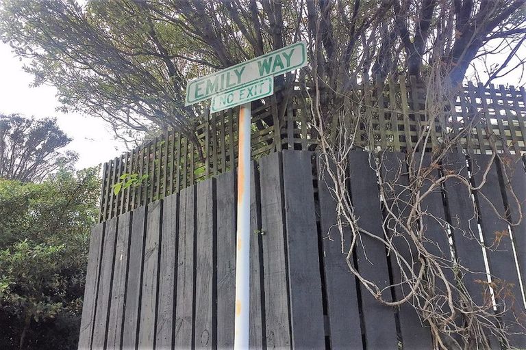 Photo of property in 4 Emily Way, Karori, Wellington, 6012