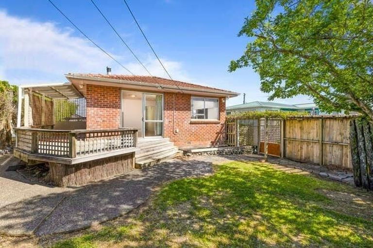 Photo of property in 20 Spencer Road, Pinehill, Auckland, 0632