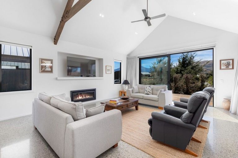 Photo of property in 5 Kerrera Lane, Jacks Point, Queenstown, 9371