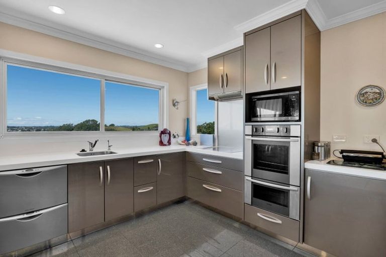 Photo of property in 1 Catherine Crescent, Moturoa, New Plymouth, 4310