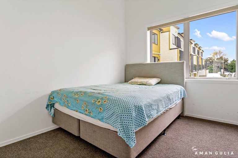 Photo of property in 15 Helen Jenepher Lane, Mount Wellington, Auckland, 1062