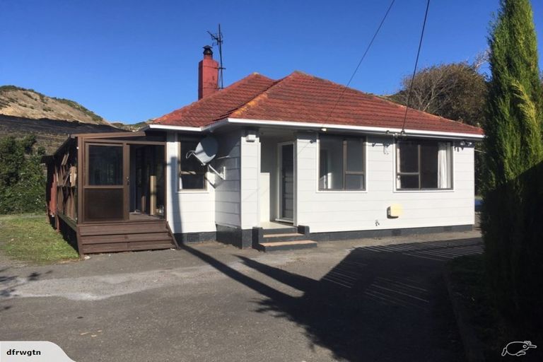 Photo of property in 92 Tremewan Street, Tawa, Wellington, 5028