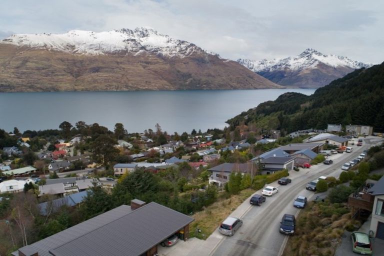 Photo of property in 38 Dart Place, Fernhill, Queenstown, 9300