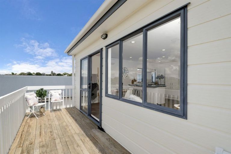 Photo of property in 1/59 Verran Road, Birkenhead, Auckland, 0626