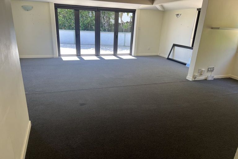 Photo of property in 14 Felicity Place, Unsworth Heights, Auckland, 0632