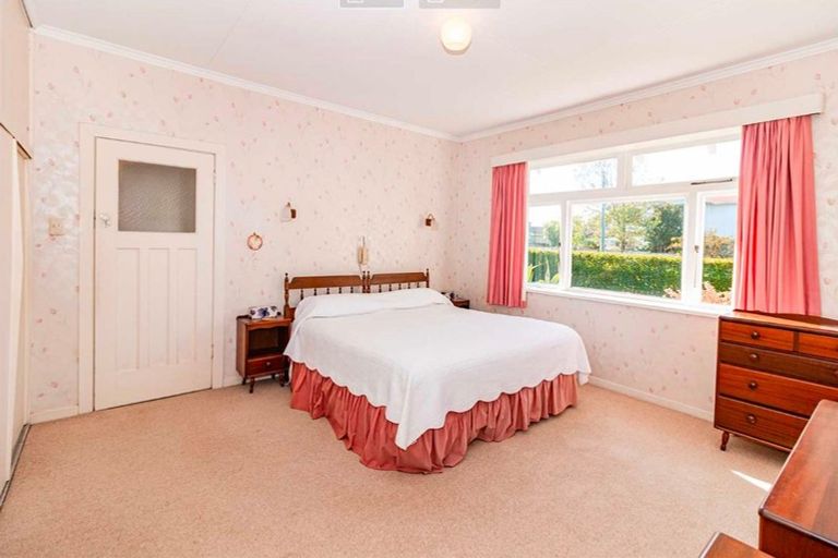 Photo of property in 12 Saint Leonard Street, Saint Johns Hill, Whanganui, 4501