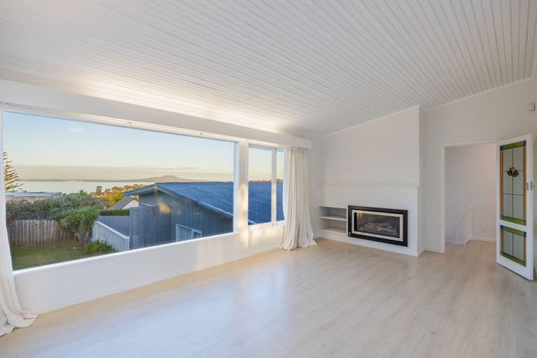 Photo of property in 1/62 Kowhai Road, Campbells Bay, Auckland, 0630