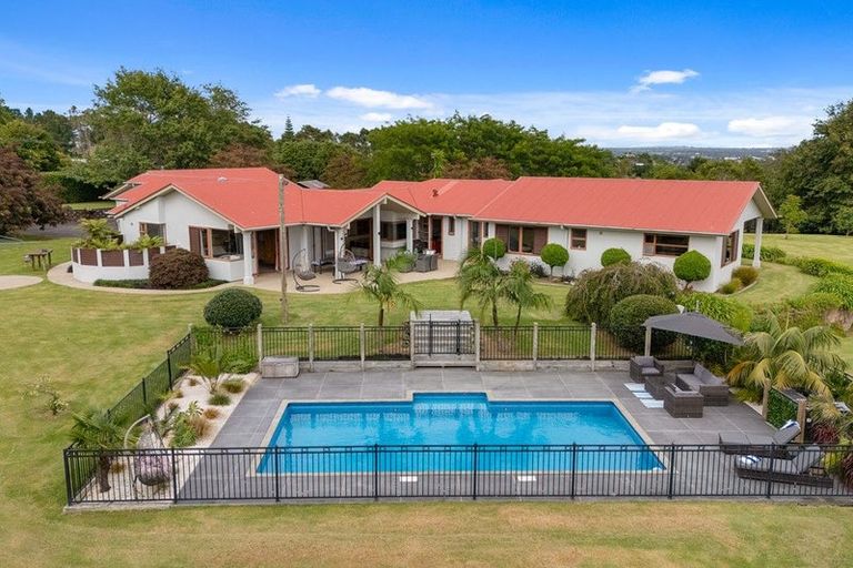 Photo of property in 15 Kaipara Road, Papakura, 2582