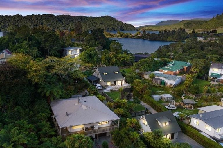 Photo of property in 5 Summit Road, Lake Okareka, Rotorua, 3076