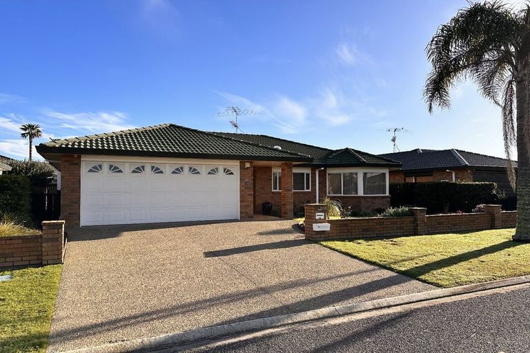 Photo of property in 18 Dan Tori Place, Orewa, 0931