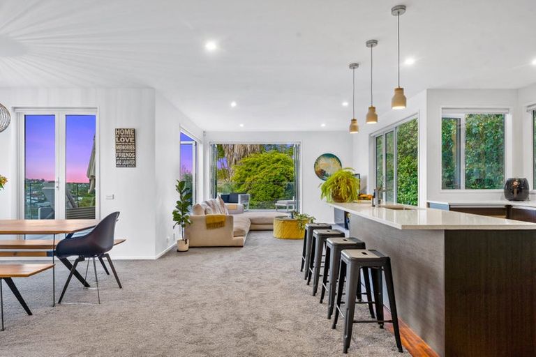 Photo of property in 11 Landvale Court, Browns Bay, Auckland, 0630