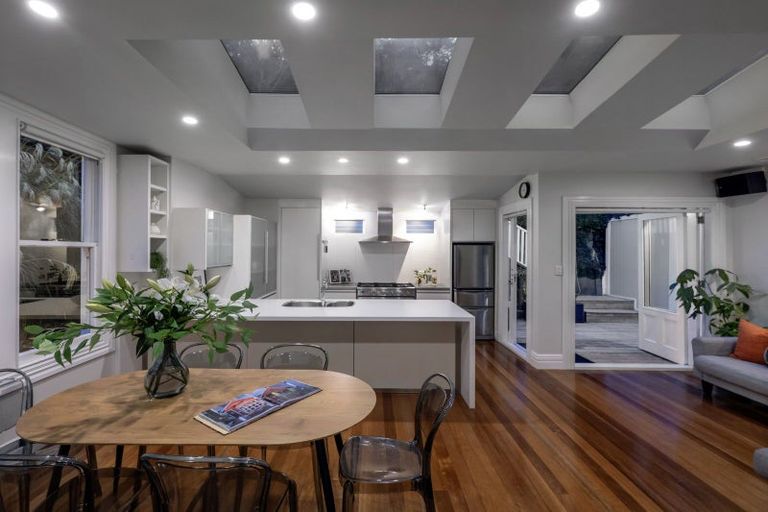 Photo of property in 4 Telford Terrace, Oriental Bay, Wellington, 6011