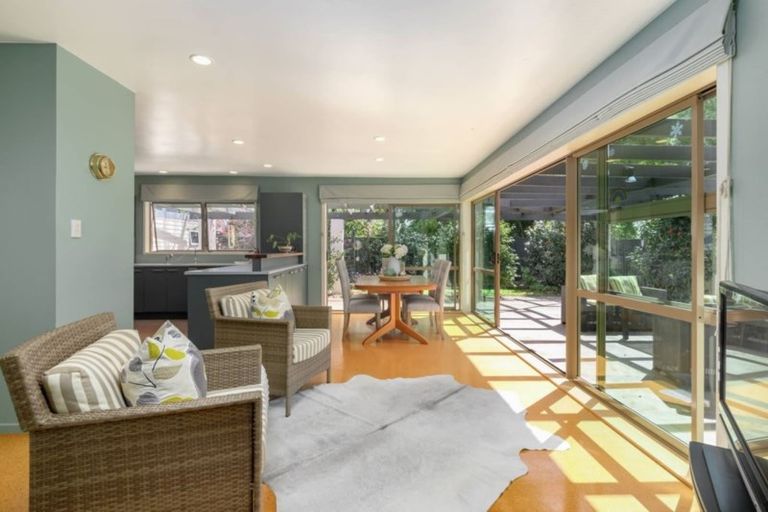 Photo of property in 133 Fisher Parade, Sunnyhills, Auckland, 2010