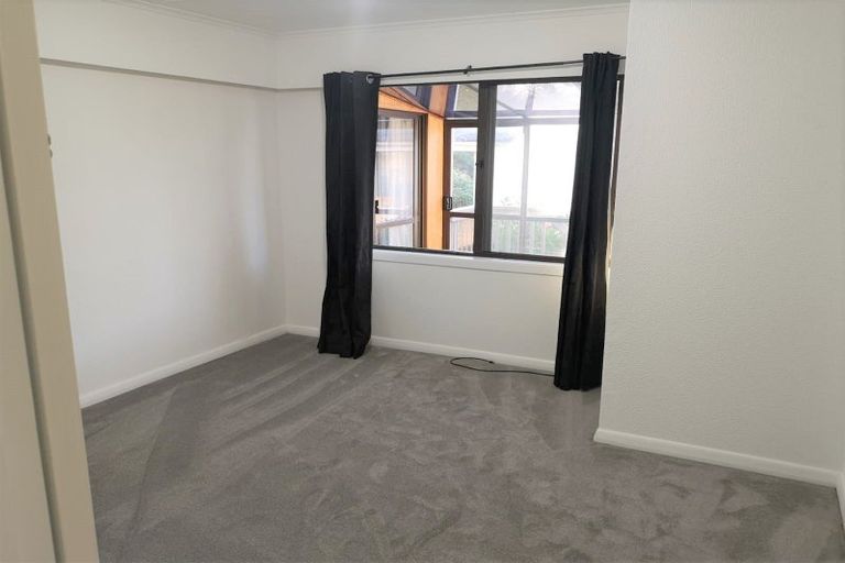 Photo of property in 4 Evans Road, Glen Eden, Auckland, 0602