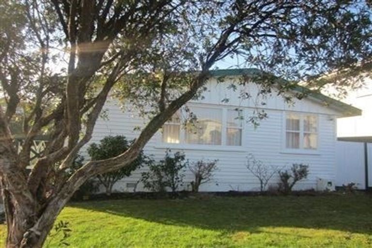 Photo of property in 66 Mark Avenue, Paparangi, Wellington, 6037
