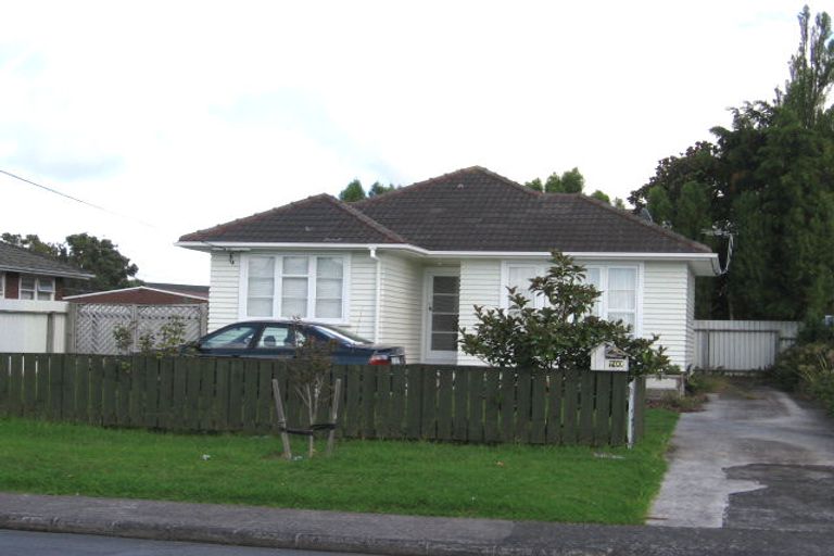 Photo of property in 1/700 Te Atatu Road, Te Atatu Peninsula, Auckland, 0610