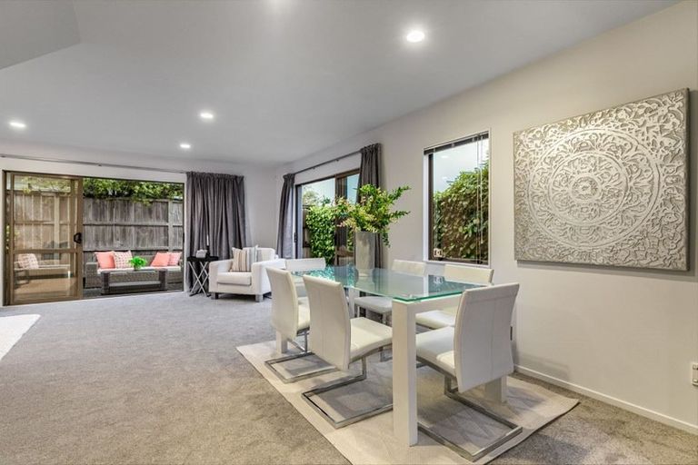 Photo of property in 9/48 Schnapper Rock Road, Schnapper Rock, Auckland, 0632