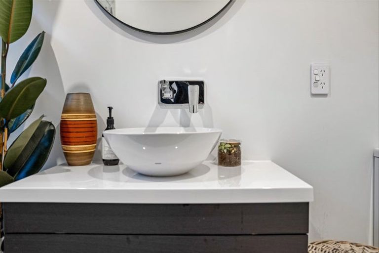 Photo of property in 2 Guyon Street, Marshland, Christchurch, 8083